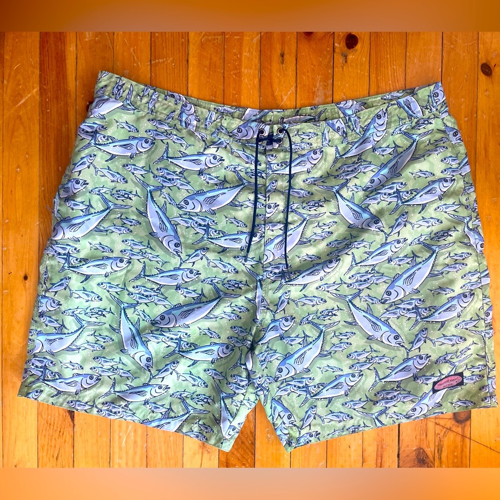 Vineyard vines Men Swim trunks with Fish XXL